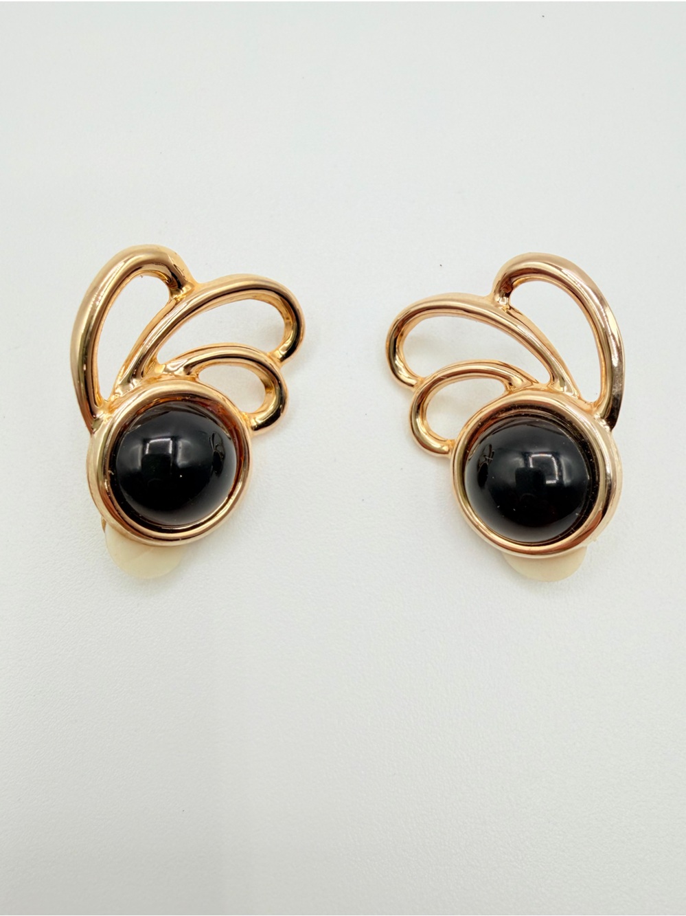 Vintage Gold Tone Black Cabochon Swirl Clip On Earrings